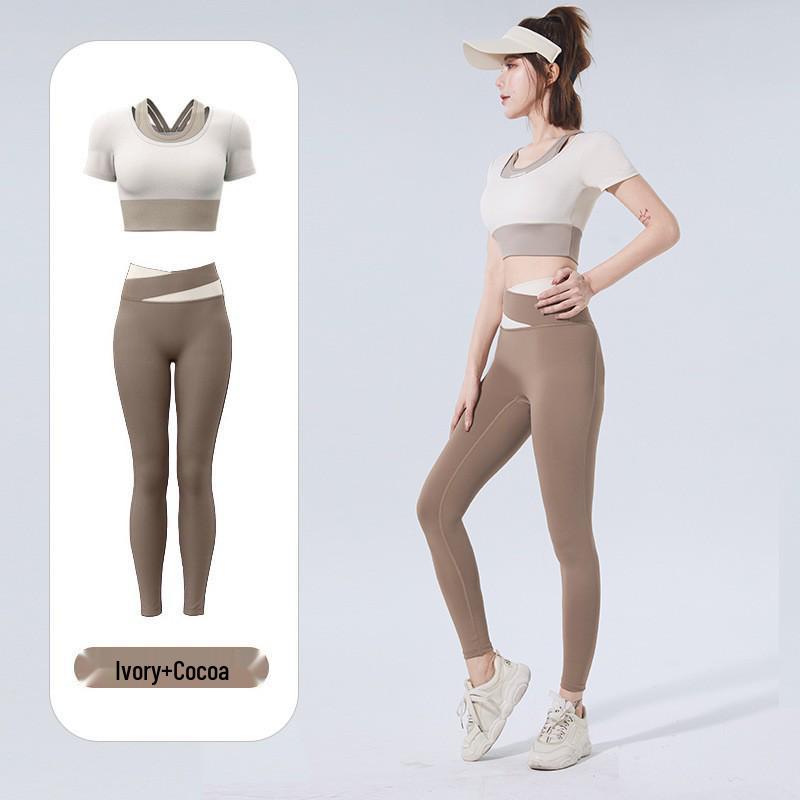 Dames Perzik Heupliftende Slim Fit Yoga Set - Nude Tint, Sneldrogend, Korte Mouw, Perfect voor Hardlopen & Fitness