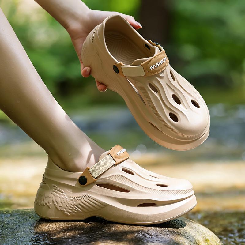 Spring/Summer Couple's One-Piece EVA Shoes: Comfortable, Casual, Puff Design, Non-Slip Sole.