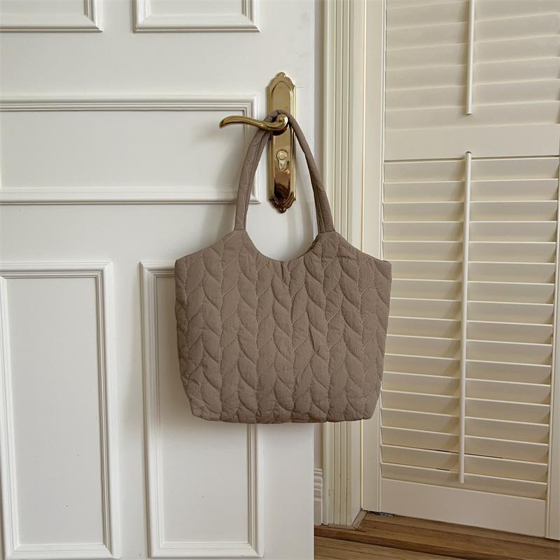 

Autumn&Winter Women Puffy Padded Shoulder Bag Large Capacity New Handbag Solid Quilted Tote Bag Embroidered Thread Shopper Bag 33x13x32cm
