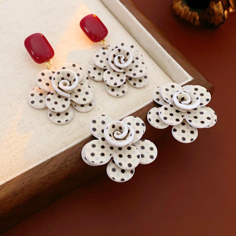 Wave Dot Flower Niche Fashion Versatile Retro Earrings