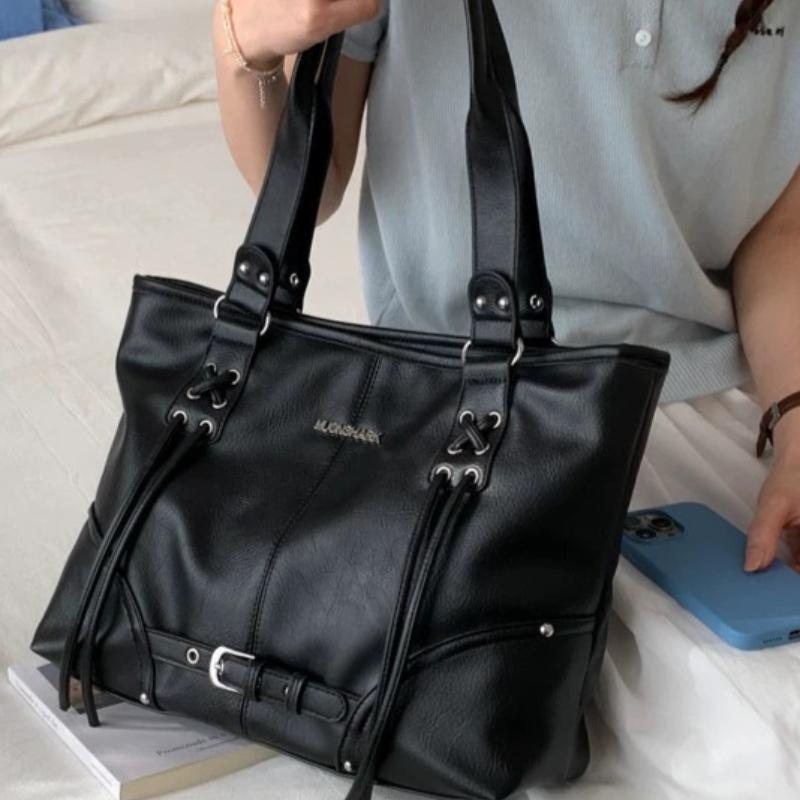 Vintage Large Capacity Tote Bag for Women Soft Faux Leather Shoulder Bag with Tassel Design Casual Daily Use Commuter Handbag