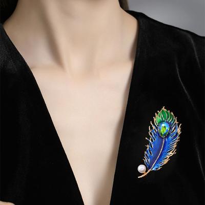 Elegant Rhinestone Feather Brooches for Women Multi Color Enamele Pin Corsage Coat Garments Ladies Wedding Gifts Classic Jewelry