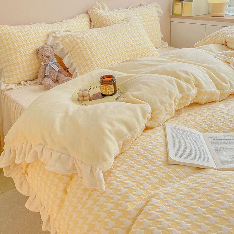 

Thickened Milk Fleece Four-Piece Set, Fleece Thickened Bedding, Winter Carved Coral Fleece Quilt Cover, Bed Sheet, Bed Skirt 3pc 150x200 quilt