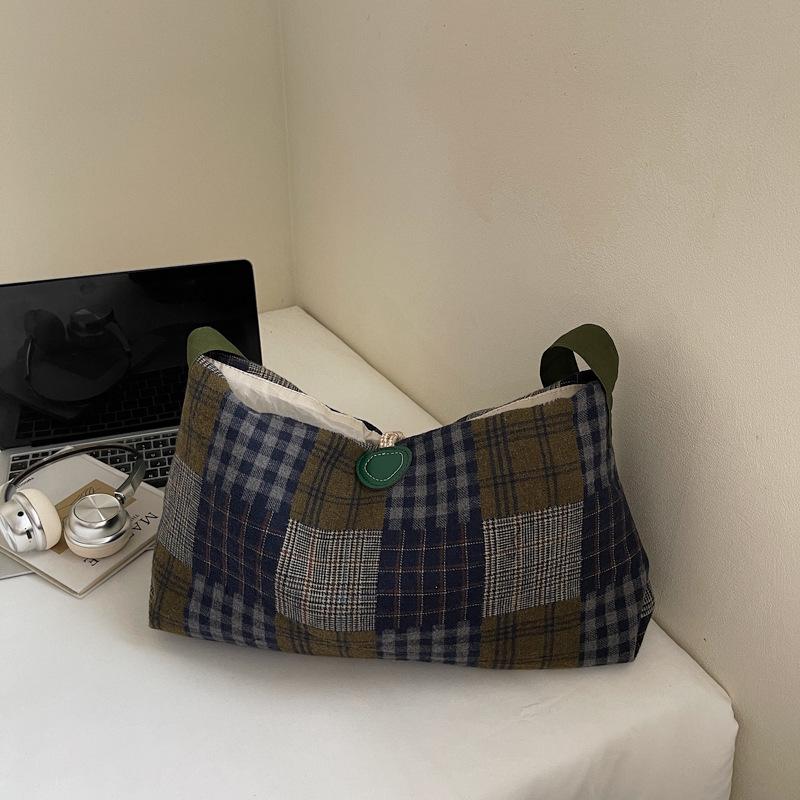 Autumn/Winter Retro Plaid Tote: Lightweight, Versatile, Large-Capacity Women's Crossbody Bag