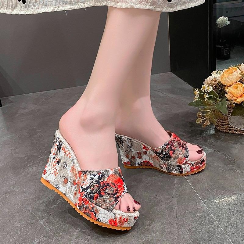 Fashion 2025 Summer Slippers New Embroidered Slippers Fish Mouth High Heels Sandals Thick  Fashion Wear Women's Shoes