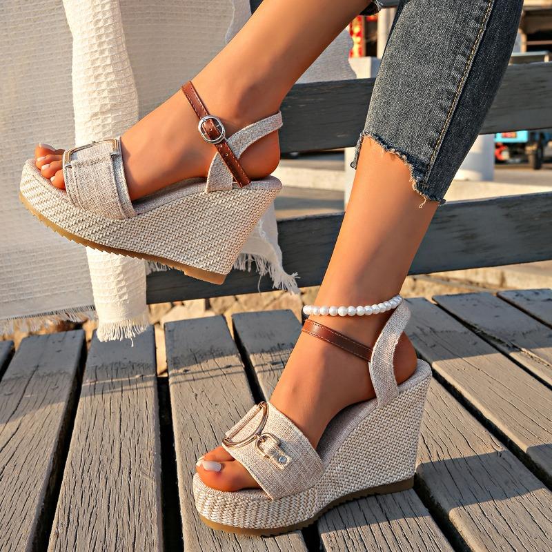 Damen-Übergrößen-Sommersandalen, europäischer und amerikanischer Stil, gewebte Stroh-Römer-Strandschuhe, Keilabsatz, offene Zehenpartie mit Schnalle.