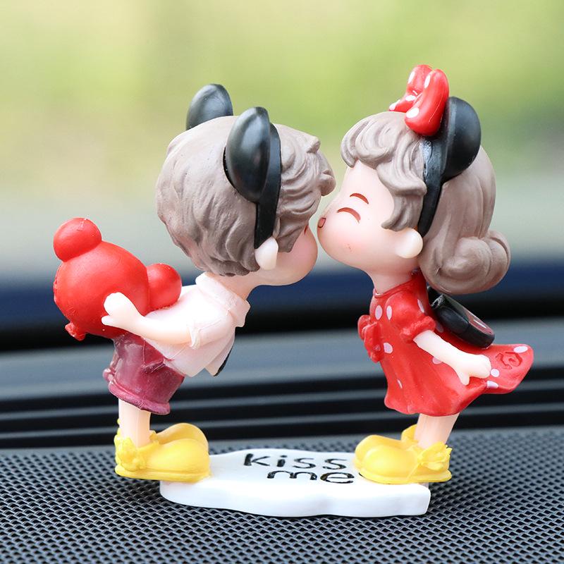 Cute Kissing Couple Dolls: Electric Car Interior Ornaments