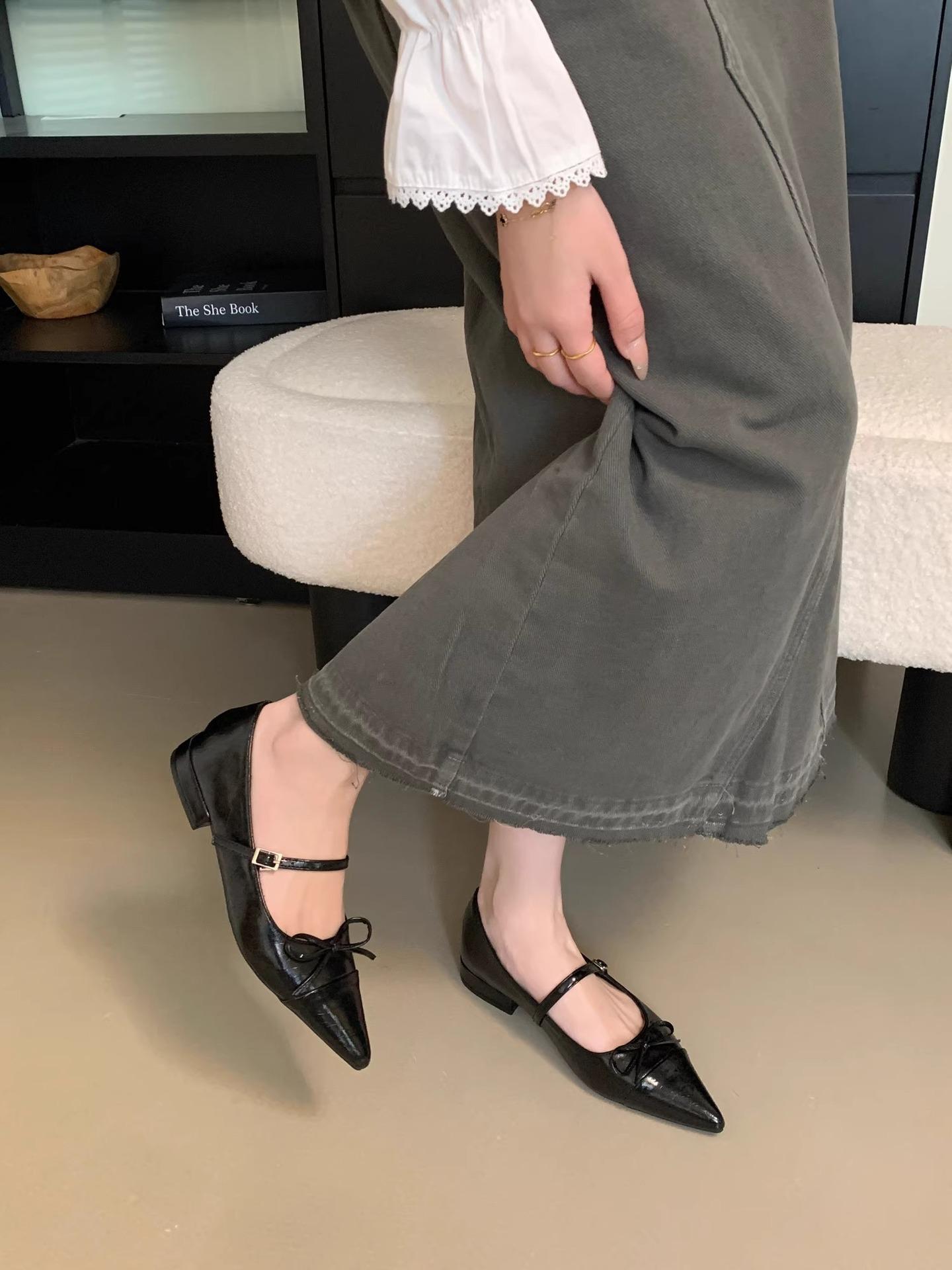 

Французские туфли-лодочки с мелким вырезом женские 2025 весна-лето новые на низком каблуке для работы маленькие ароматные черные универсальные Мэри Джейн 40 чёрный