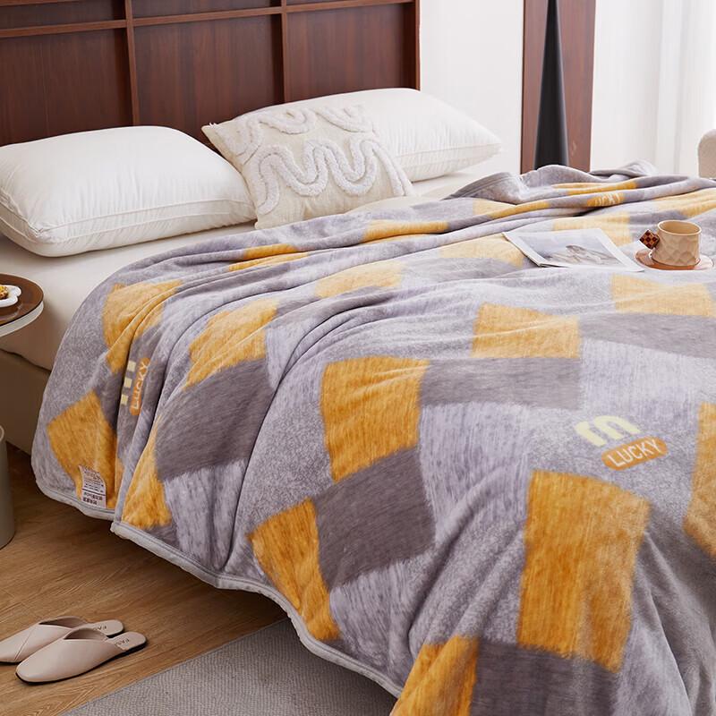 Beigeman Baroque Thickened Velvet Fiber Quilt