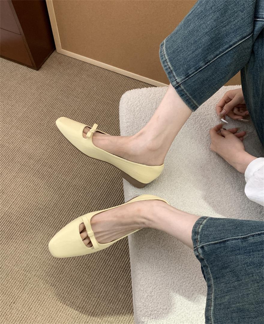 

2025 Korean version of the new gentle fairy wind round head shallow mouth bow flat bottom ladyshoes grandma single shoes 39 жёлтый