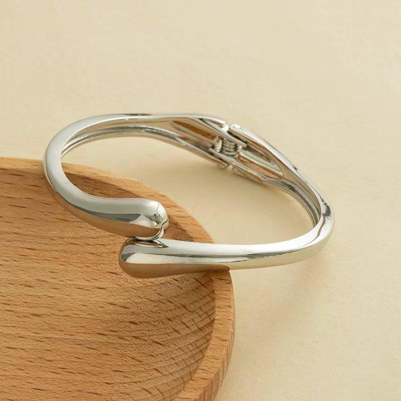 Wave Cold Wind Stacked Bracelet Exaggerated Simple Design Bracelet Light Luxury High-End Jewelry Women