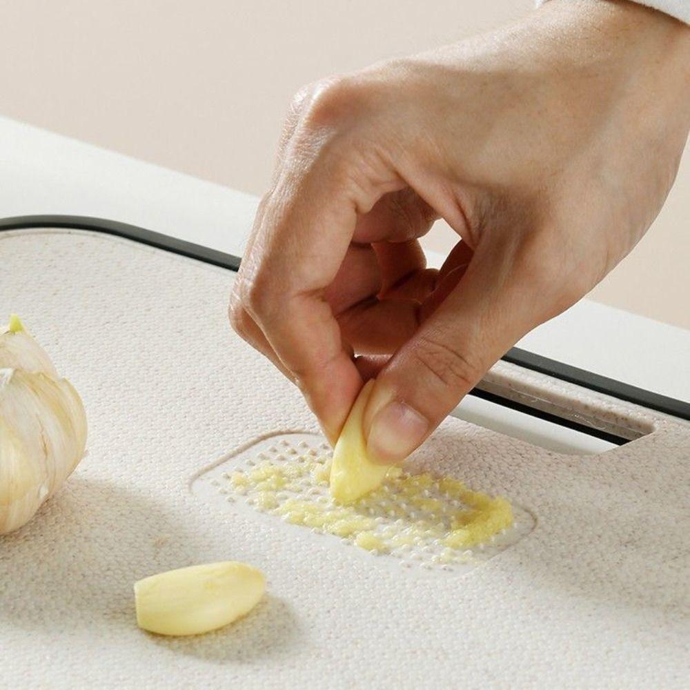 Double Sided Wheat Straw Cutting Board Hanging Anti-overflow Border Fruit Chopping Board with Garlic Grinding Area Non-slip