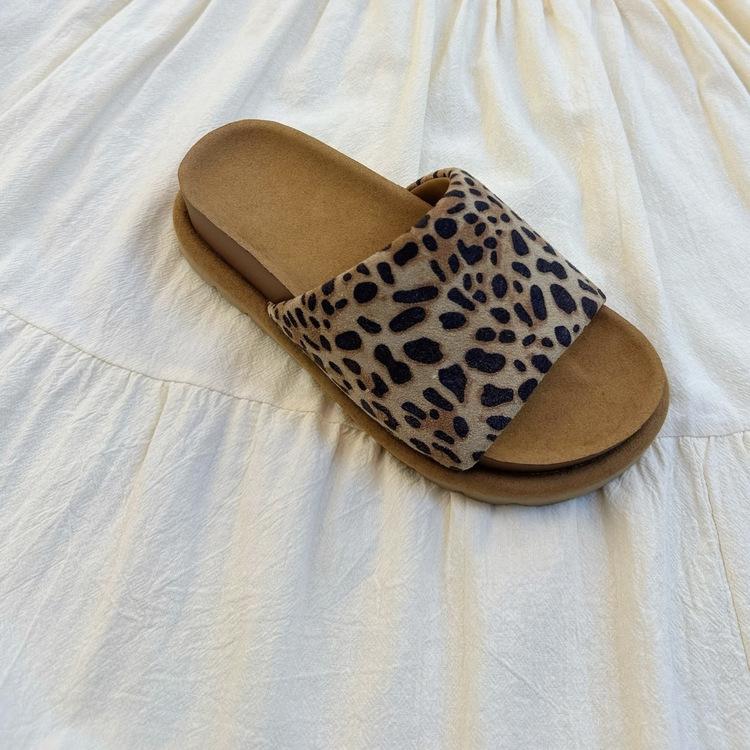 

Internet celebrity explosion thick bottom heightening slippers women wear 2025 summer new versatile non-slip retro cool slippers 35 цветной печати леопарда