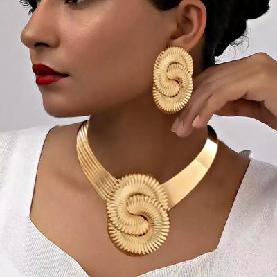 Vintage Geometric Twist Thread Digital Flower Collar Personalized Exaggerated Corrugated Collar Earrings Set
