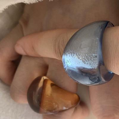 Nádherný čirý akrylový pryskyřičný prsten Vintage geometrický design Masivní manžetový prsten pro ženy Umělecký módní párty šperk Dárek