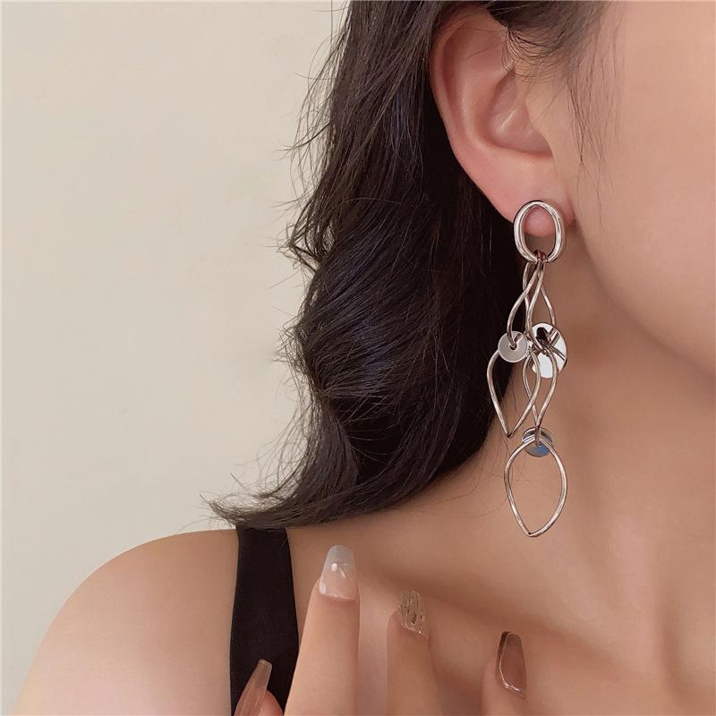 Silver Needle Hollow Round Tassel Earrings European and American Fashion Simple Versatile Earrings Light Luxury Premium Temperament Earrings Women
