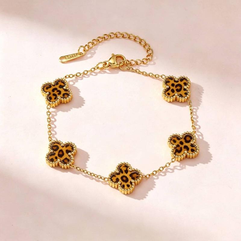 Lucky Clover Titanium Steel Bracelet - Light Luxury Fashion, Versatile for Commuting