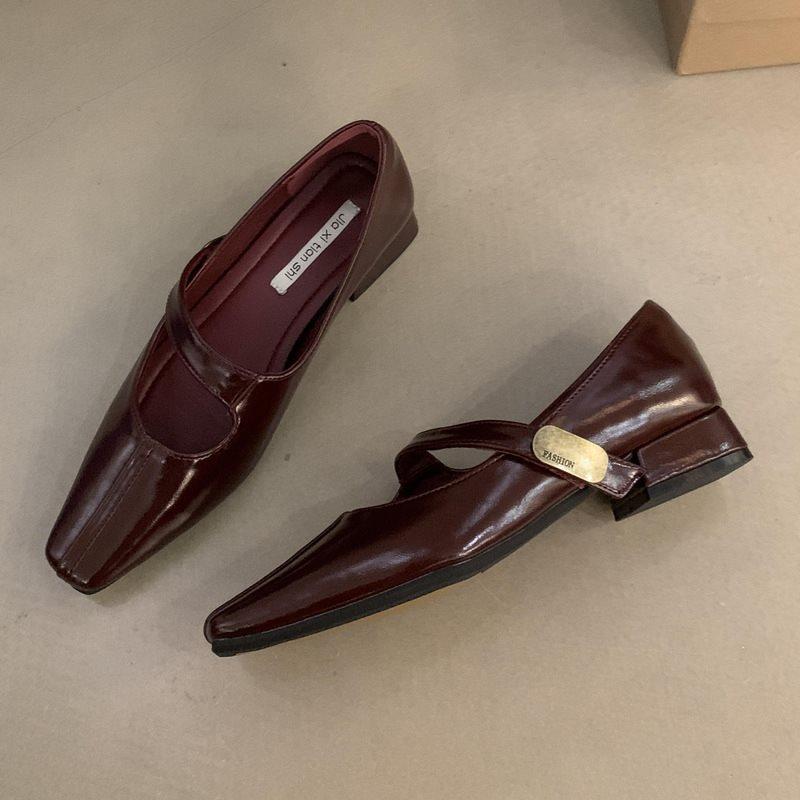 

Mary Jane small leather shoes have a low sense of spring and autumn, French retro new temperament, light mouth single shoes, female 2025 fairy heel 39