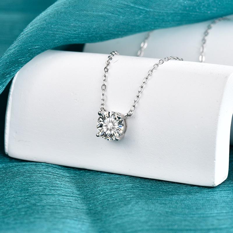 Live Broadcast: Elegant Women's Light Luxury Four-Claw Necklace, Popular and Trending Style