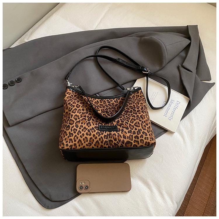2025 Autumn Women's Leopard Print Large Capacity Crossbody & Shoulder Bucket Bag