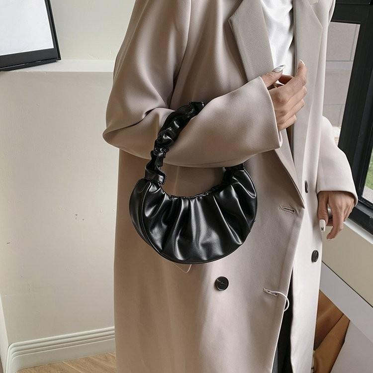 Stylish Korean Casual Cloud Bag For Summer In Soft Pu Material With Chain Detail