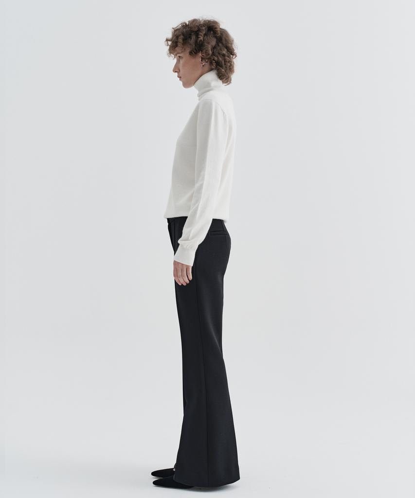 EZIO WOMEN W Seamless Turtle Knit_Ivory