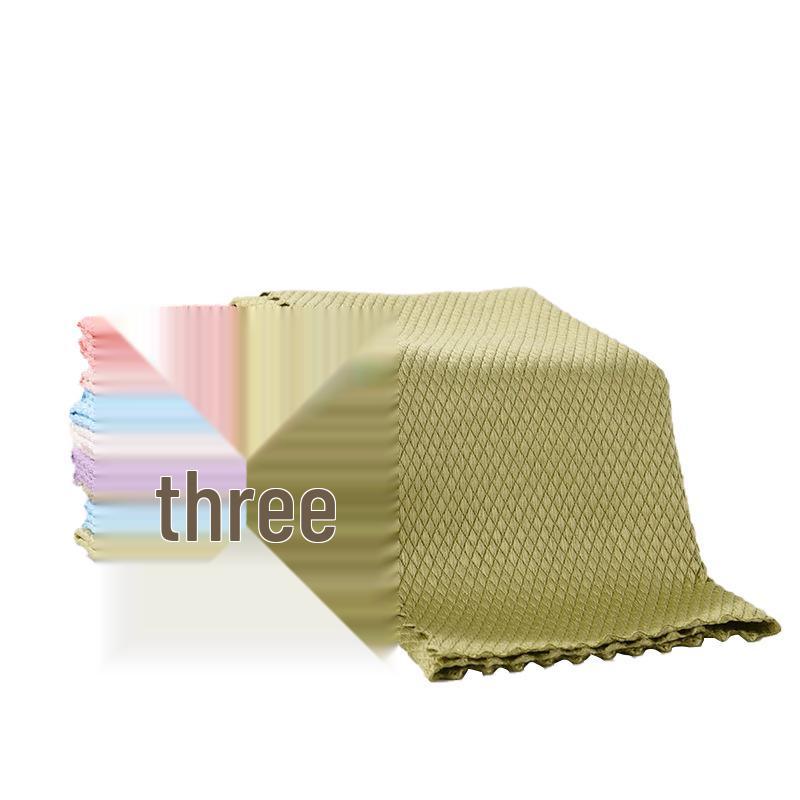 Water-Absorbent, Lint-Free Glass Cleaning Cloth for a Streak-Free Shine On Cars, Mirrors, and More