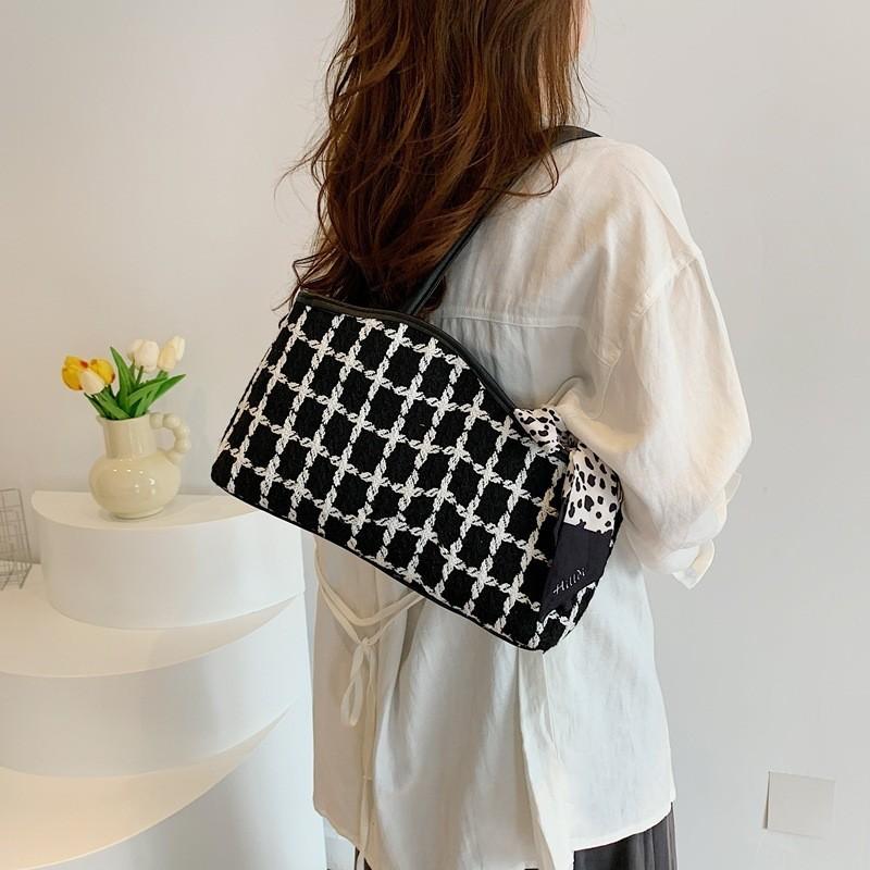 Stylish Korean Large Capacity Tote Bag For Women With Trendy Checkered Design For Spring Summer 2024
