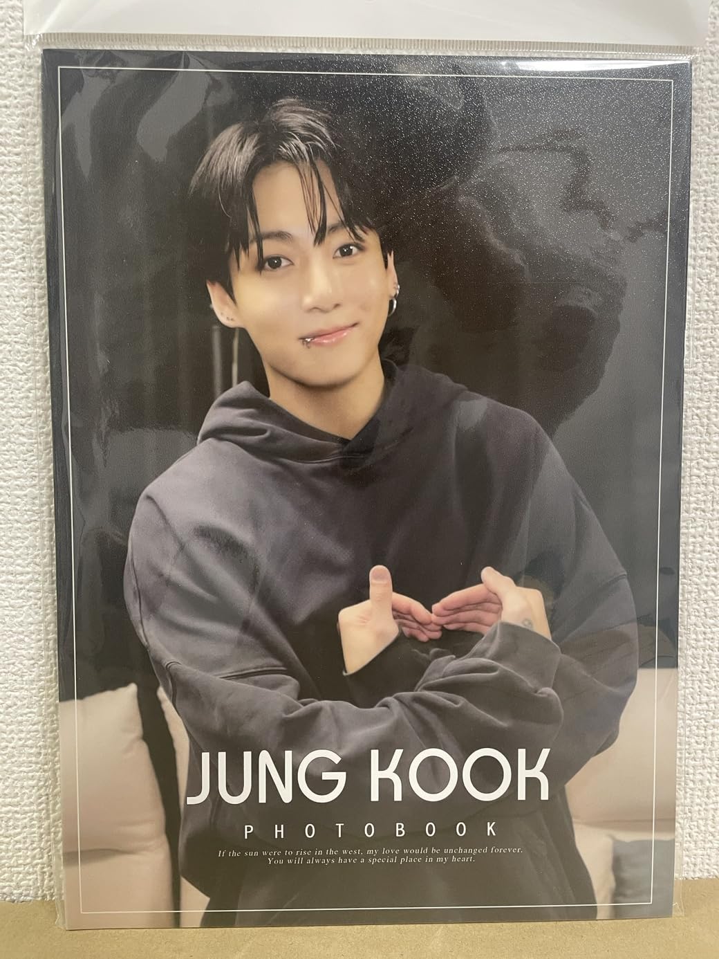 

Фотокнига Jungkook Goods Фотокнига преміум-класу Фотокнига преміум-класу Gook Goods (JUNGKOOK 1)PT [Елемент]