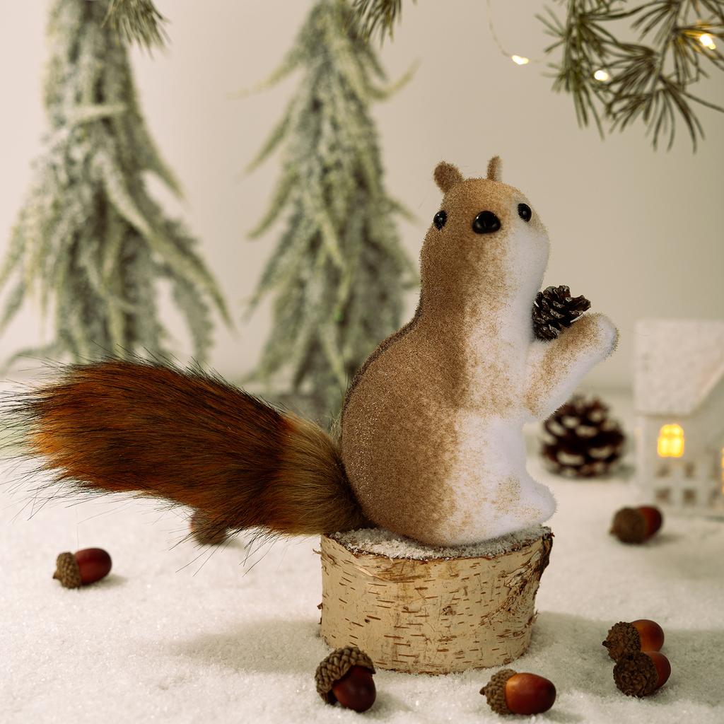 Realistic Foam Squirrel Hanging Ornament Christmas Tree Decor Woodland Animal Figurine with Faux Fur Tail Pine Cone Home Decor