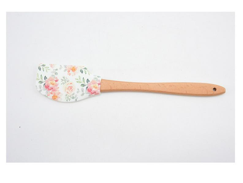 

Силиконовый скребок для крема с ручкой из бука - инновационный инструмент для тортов и десертов D-type