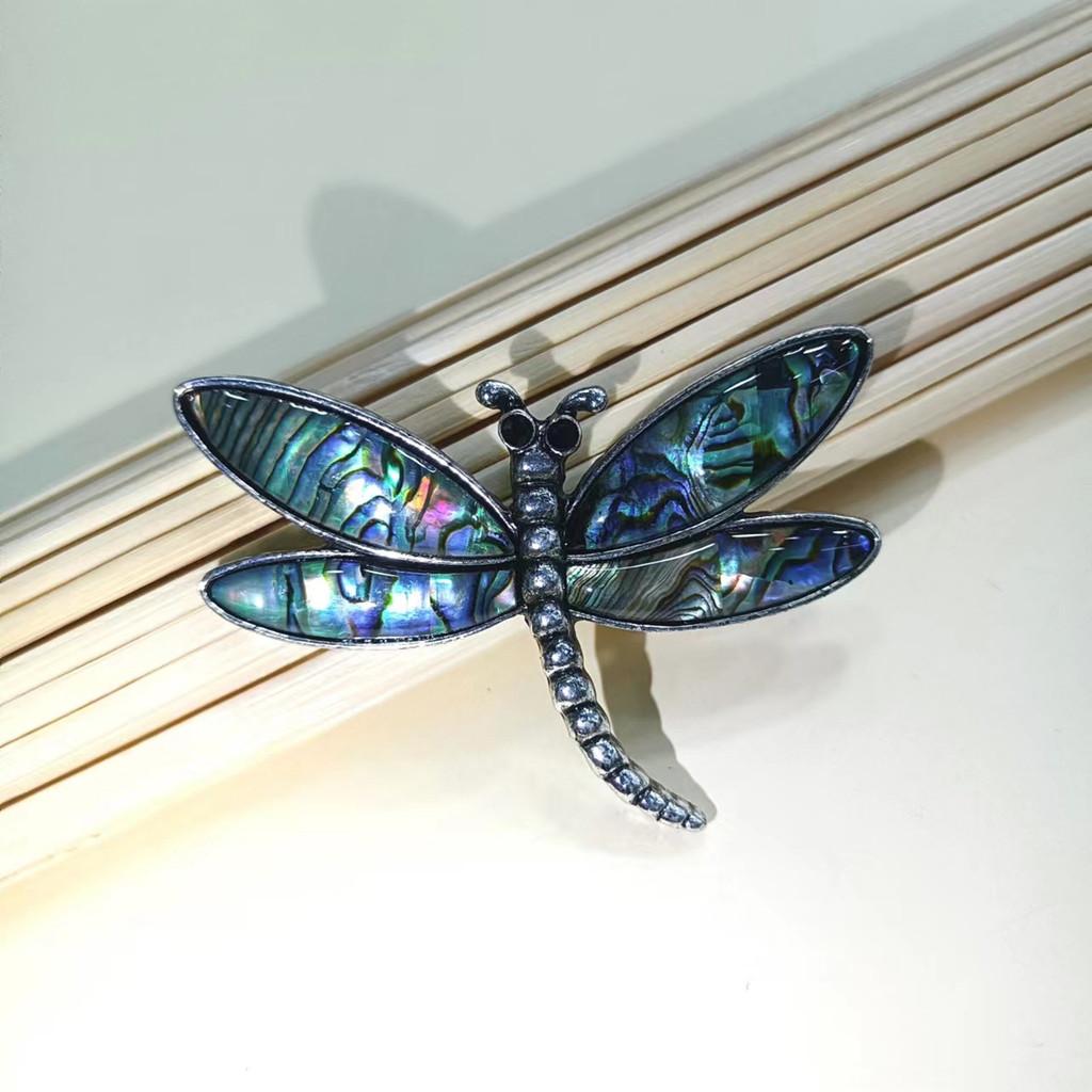 Animal Shell Brooch Pendant With Embellished Beads For Stylish Wear