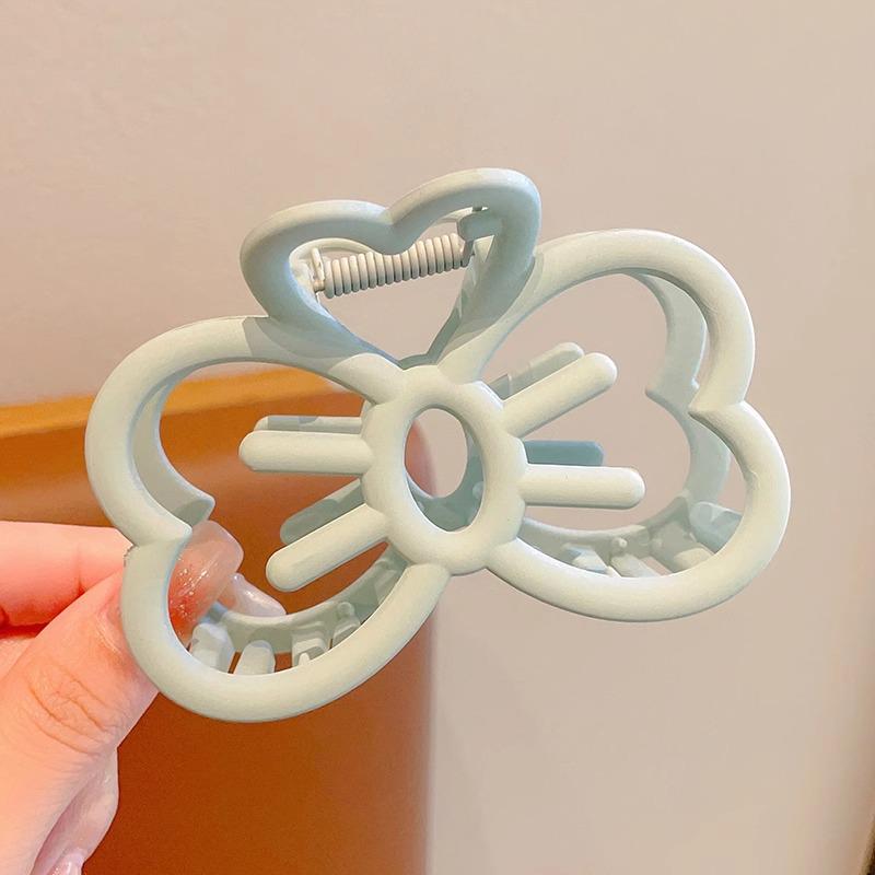 

Adorable Bow Hair Clip for Little Girls - Gentle Claw Design for Updo and Loose Hair.