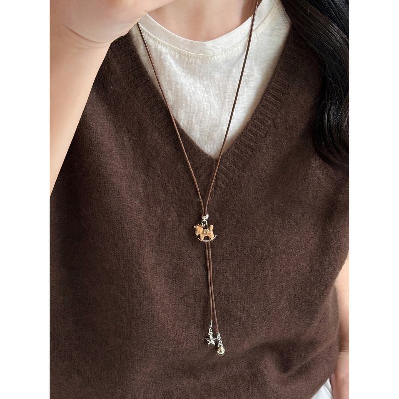 New Chinese Wood Pony Pendant Necklace Retro Temperament Versatile Sweater Chain Natal Year Light Luxury Niche Necklace Women