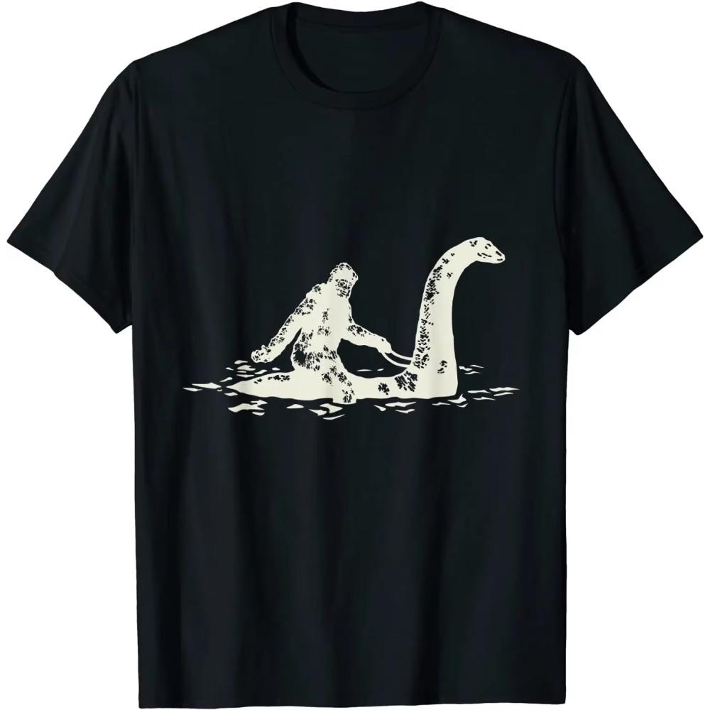 

Bigfoot Sasquatch Riding The Loch Ness Funny T-Shirt S бежевый