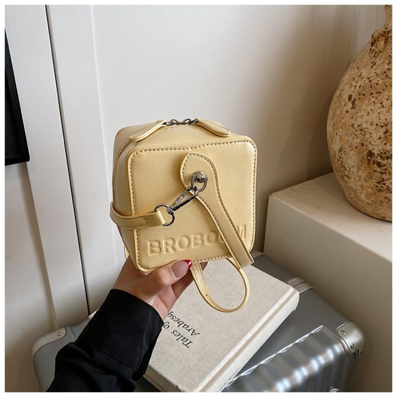 Spring Retro Niche New Square Shoulder Bag Casual Portable Underarm Bag Textured Messenger Bag