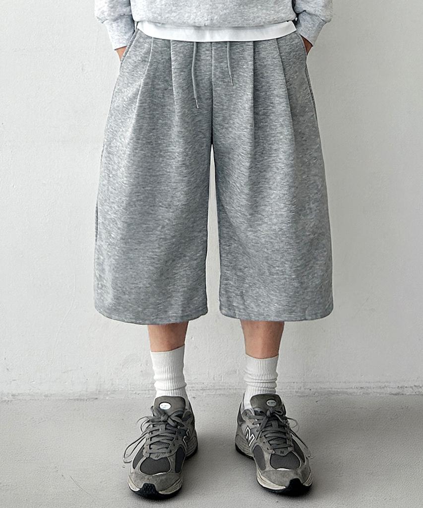 Singkeolupeu 3-Pleat Wide Long Bermuda Sweatpants - Grey