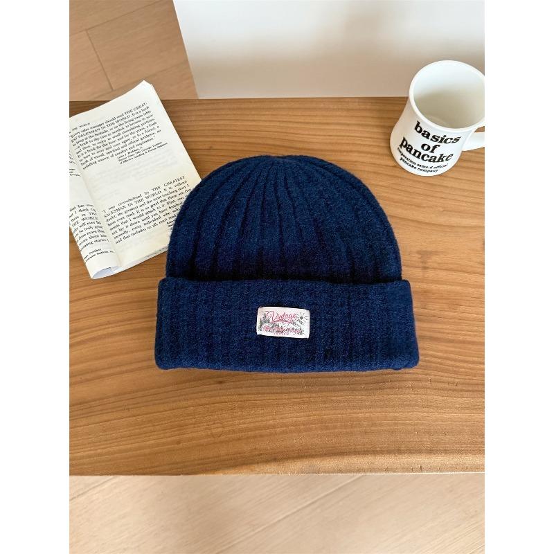 

Утолщенная шерстяная вязаная шерстяная шапка для тепла и защиты от холода осенью и зимой. Шапка для большой головы, чтобы подчеркнуть лицо. Маленькие ушные протекторы. one size