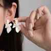 French Three-Dimensional Flower Circle Earrings Women'S Pearl Earrings Simple Flower Retro Niche Design Stud Earrings