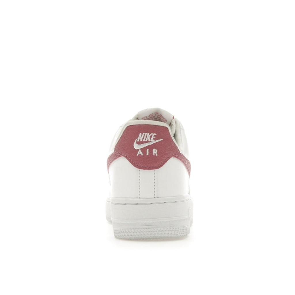 Nike Buty sportowe damskie Air Force 1 07 Essential Desert Berry Białe DQ7569-101