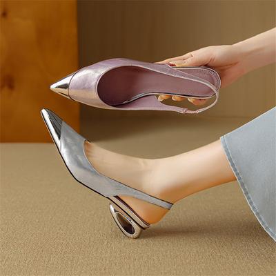 Modne Nowe Letnie Sandały Sandały z Osłoniętym Palcem dla Kobiet Sandały ze Skóry Naturalnej Modne Metalowe Szpiczaste Czubki Niskie Obcasy Buty Damskie do Biura