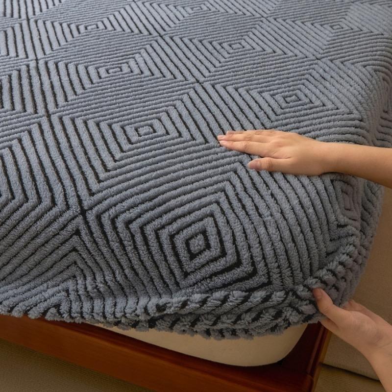 Soft Warm Mattress Cover with All Around Elastic Band Coral Fleece Mattress Cover Bed Linen Double Queen King Mattress Protector