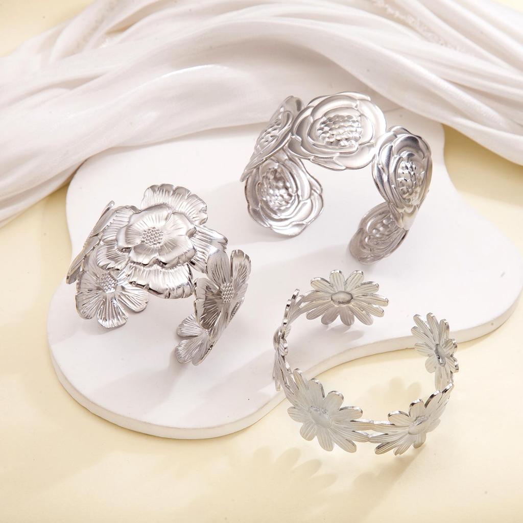 TOHM Retro Floral Open Stainless Steel Bracelet - Women's Exaggerated Fashion, Light Luxury Statement Jewelry