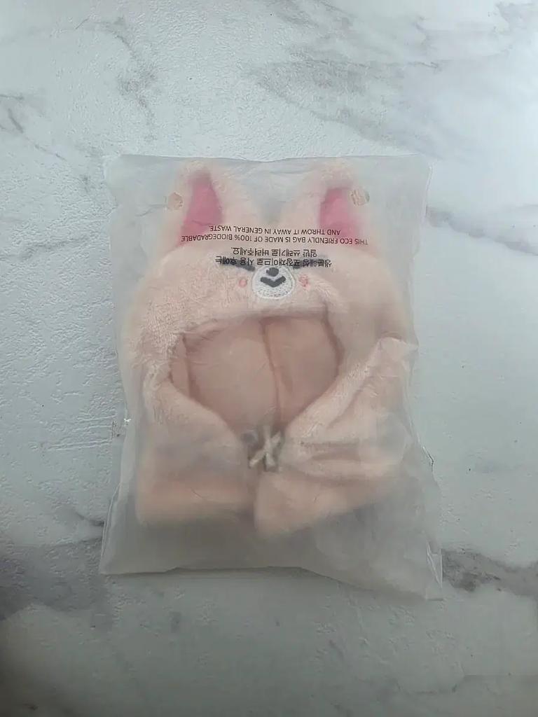 I'm Selling a STRAY KIDS Skies Skige Foxney Outfit.