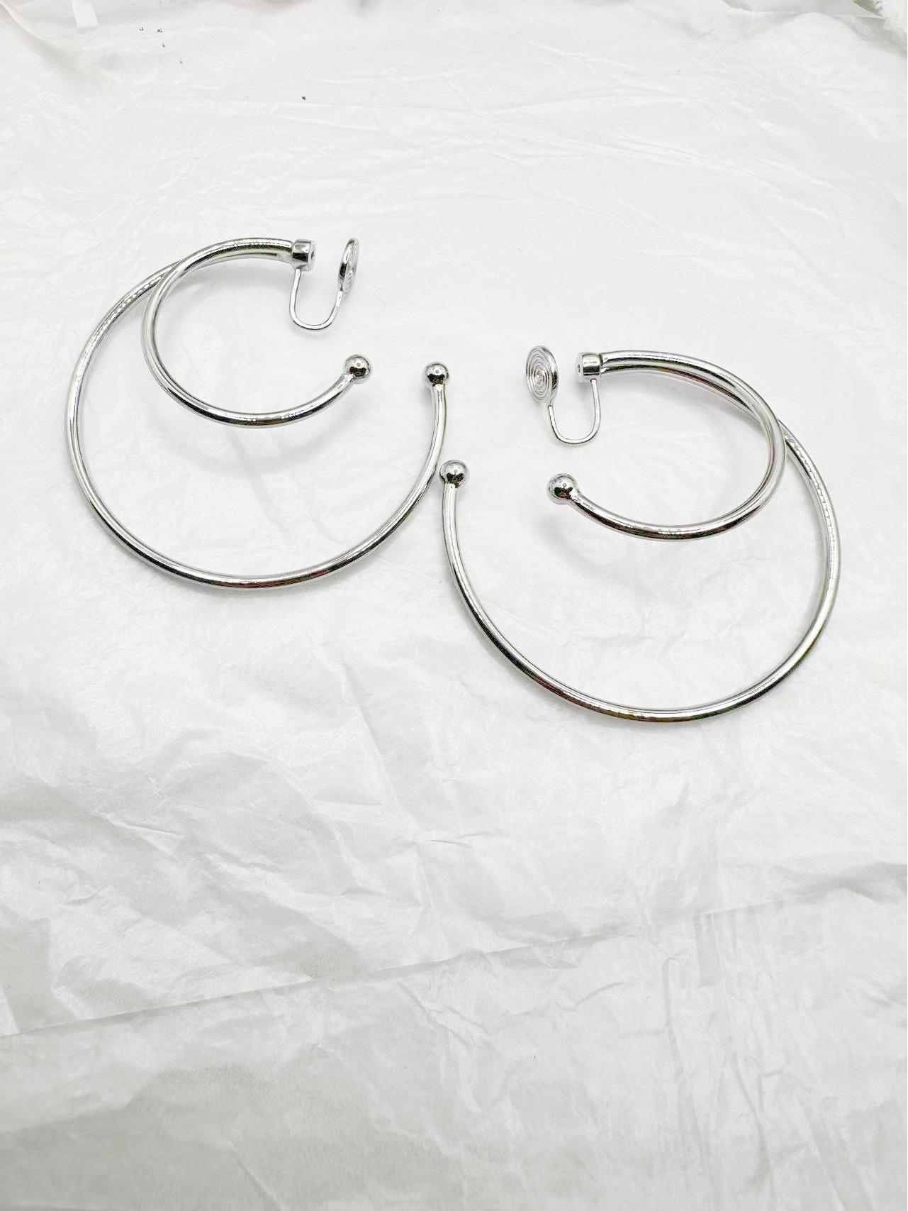 

Korean Double Layer Circle Earrings - Versatile, No Piercing Needed, Cool Exaggerated Design.