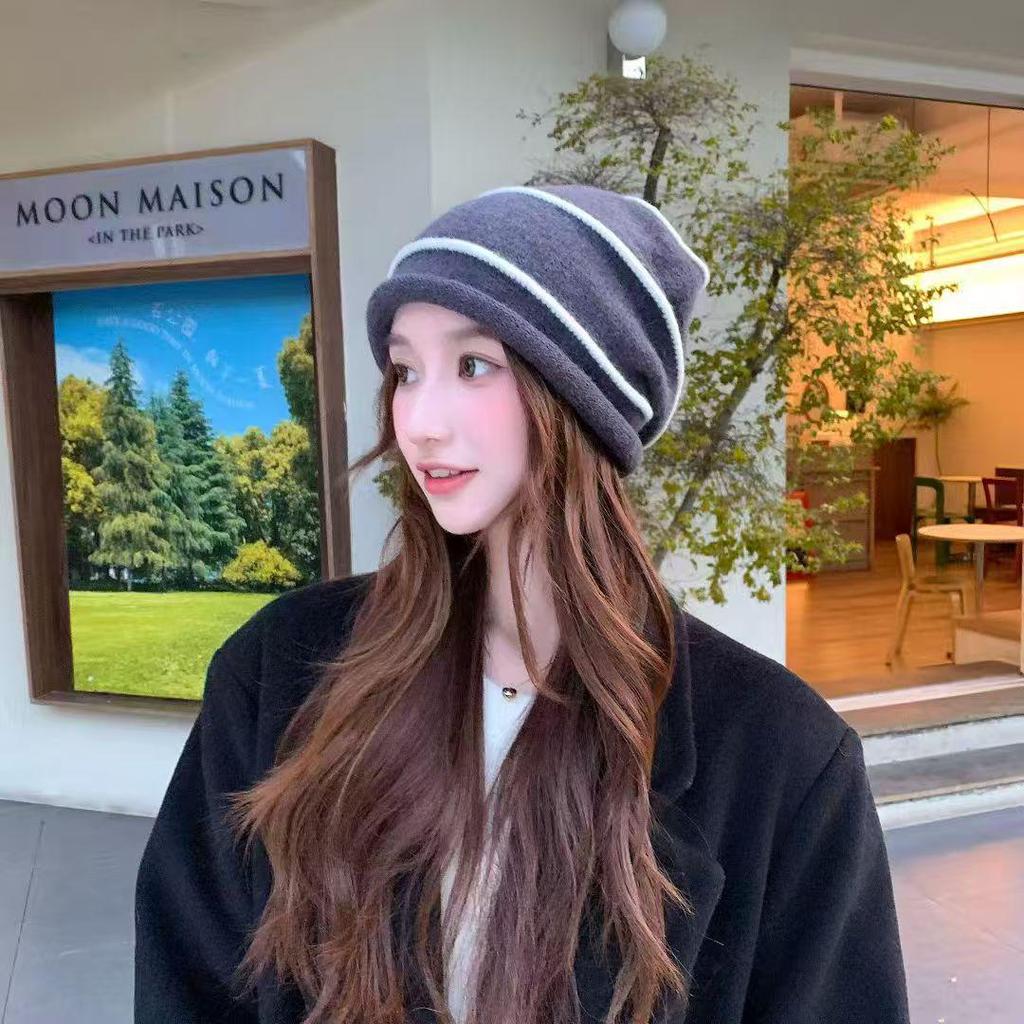 Căciulă tricotată din lână cu dungi pentru femei - Căciulă de pescar caldă de iarnă cu protecție pentru urechi și design plușat care acoperă capul.