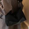 Popular leopard print large-capacity underarm bag, new autumn oblique span bag, niche commuter shoulder bag.
