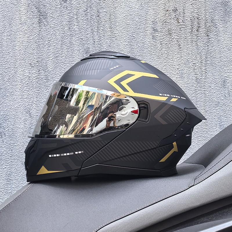 Motorcycle Helmet Men's and Women's Face-off Helmet Summer Locomotive Full Helmet Universal Safety In All Seasons