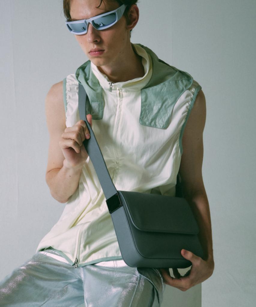 Emotio One Line Minimal Crossbody Bag [Stone Grey]
