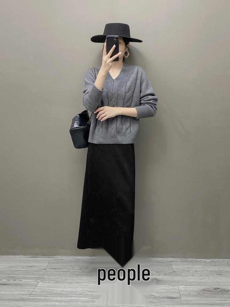 Women's Retro V-Neck Cashmere Sweater - Loose Fit, Cable Knit, Long Sleeve Pullover for Autumn & Winter